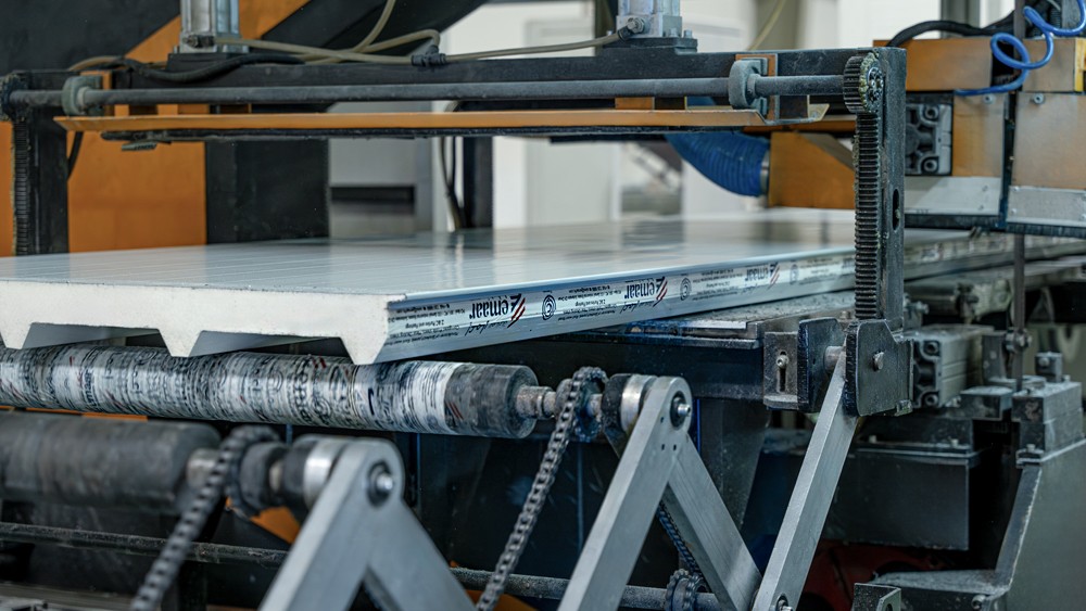 Continuous high-capacity roof sandwich panel manufacturing line in Oman facility
