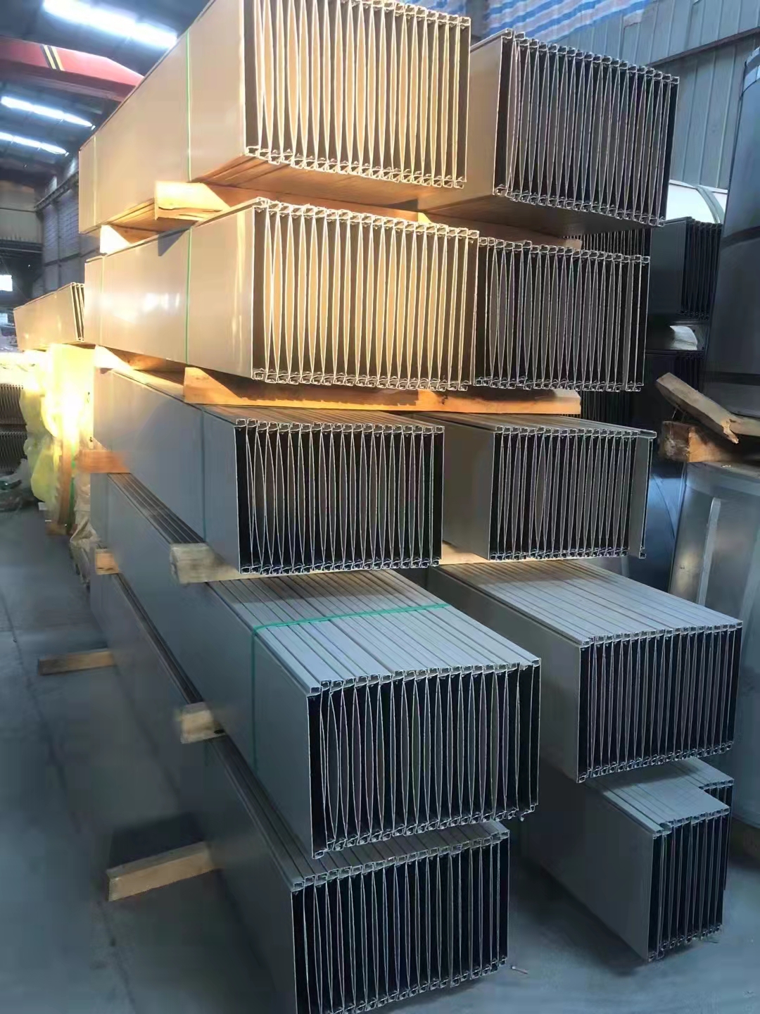 Secure wooden case packaging
