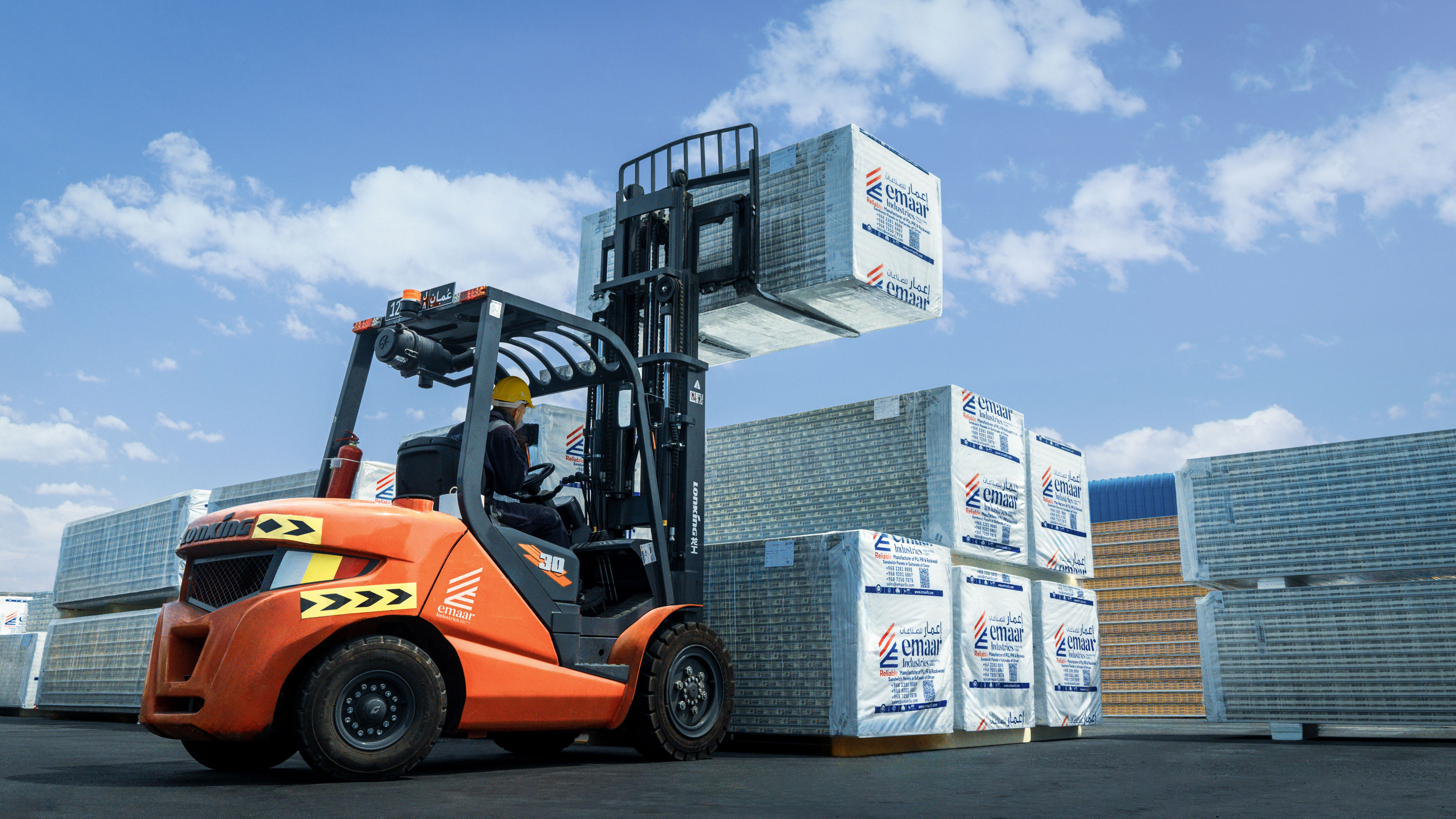 Pharmaceutical cleanroom and climate controlled warehouse interior