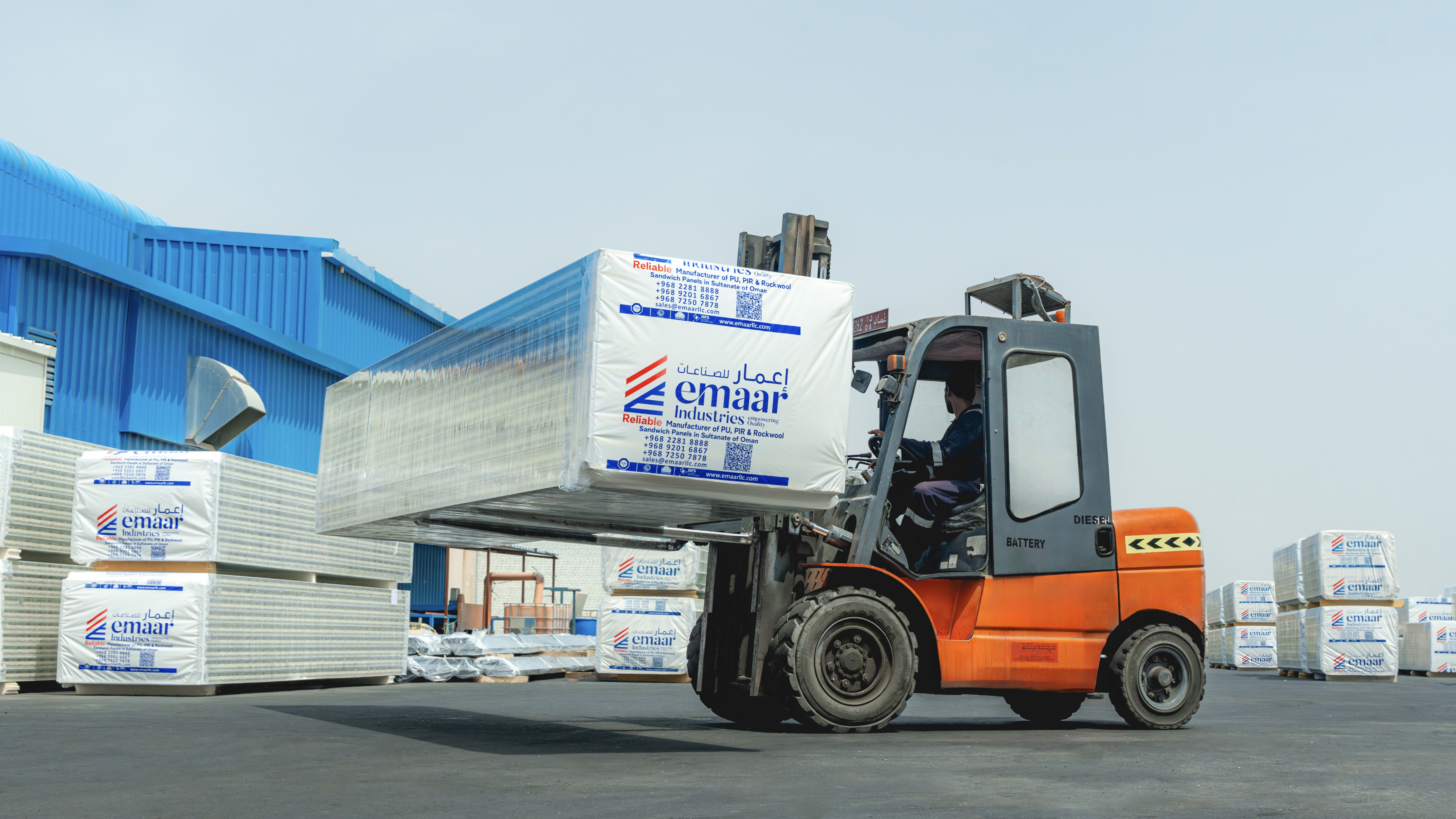 Multi-bay distribution logistics center with insulated facade cladding