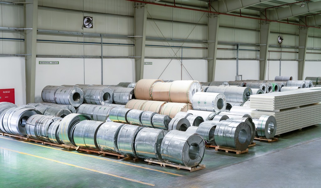 High-bay industrial facility constructed with Emaar fire rated panels